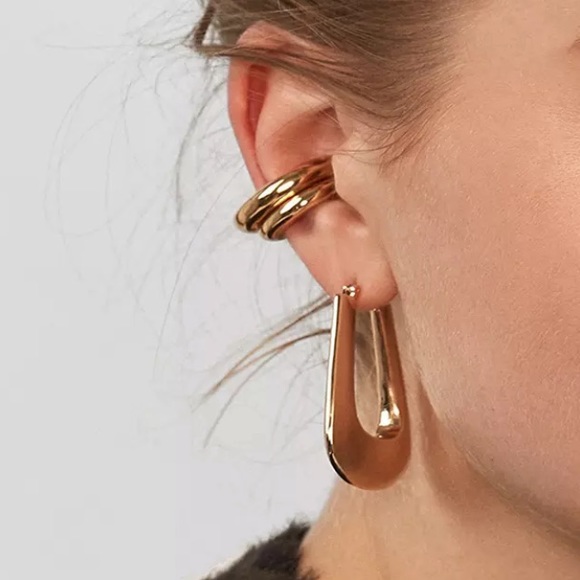 ✨Haydyn Gold Cuff Earrings!🌙 - Picture 10 of 11